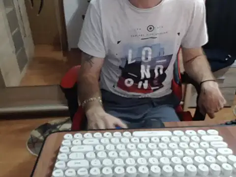 uncutguy01 online show from September 30, 4:51 am