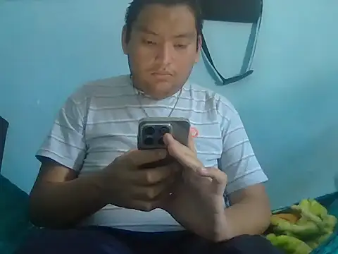 Snapshot of daniel4444Cu chatting on April 22, 5:42 pm daniel4444Cu online show from April 22, 5:42 pm