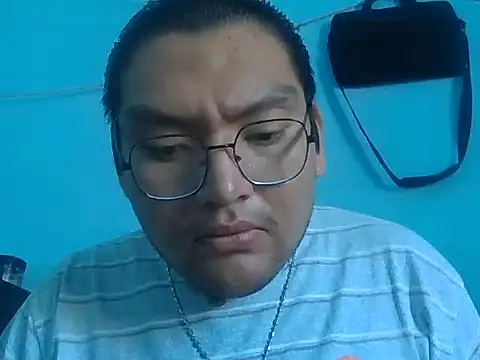 Snapshot of daniel4444Cu chatting on May 13, 3:30 pm daniel4444Cu online show from May 13, 3:30 pm