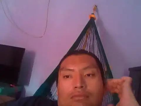 Snapshot of daniel4444Cu chatting on May 10, 7:27 pm daniel4444Cu online show from May 10, 7:27 pm