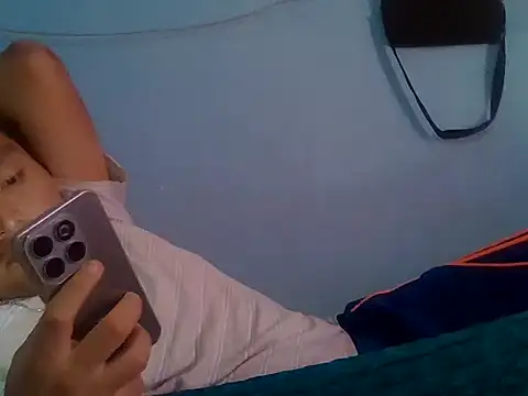Snapshot of daniel4444Cu chatting on May 14, 6:38 pm daniel4444Cu online show from May 14, 6:38 pm