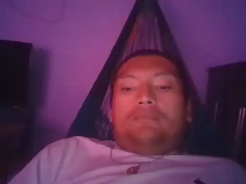 Snapshot of daniel4444Cu chatting on May 21, 7:44 pm daniel4444Cu online show from May 21, 7:44 pm