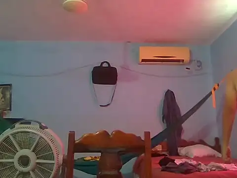 Snapshot of daniel4444Cu chatting on July 17, 6:27 pm daniel4444Cu online show from July 17, 6:27 pm