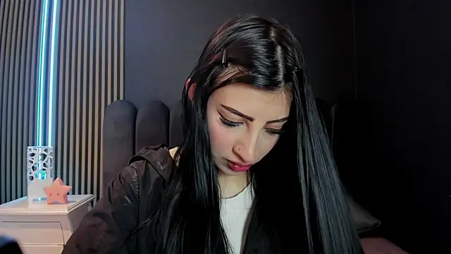 Nicolette ks  online show from May 12, 4:42 am