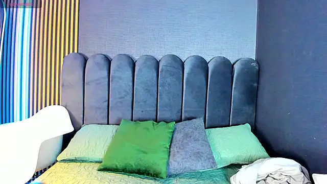 Nicolette ks  online show from December 17, 4:39 am