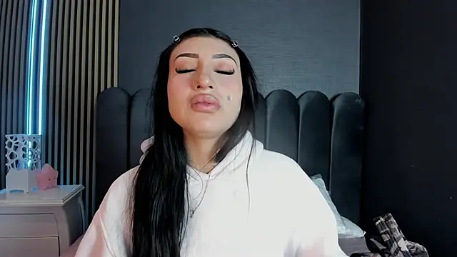 Nicolette ks  online show from April 16, 4:46 am