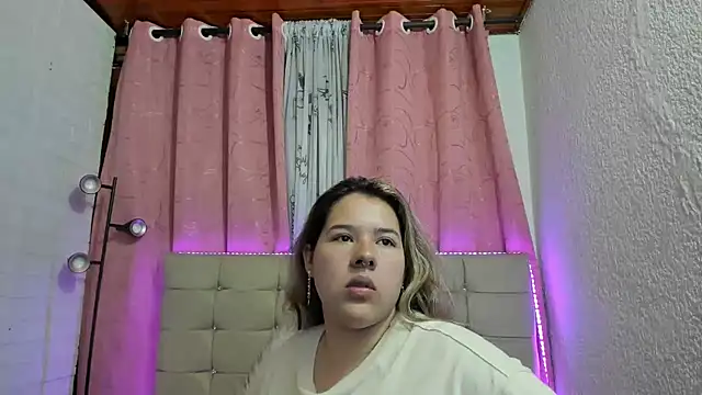 Snapshot of LinaBrowm chatting on March 20, 7:57 pm LinaBrowm online show from March 20, 7:57 pm