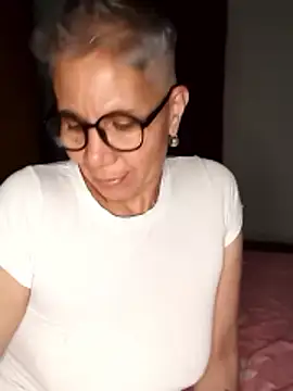 luz bella online show from December 3, 2:42 am