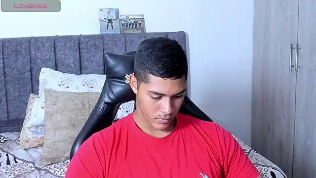 Snapshot of Iamdylan777 chatting on November 20, 2:18 pm Iamdylan777 online show from November 20, 2:18 pm