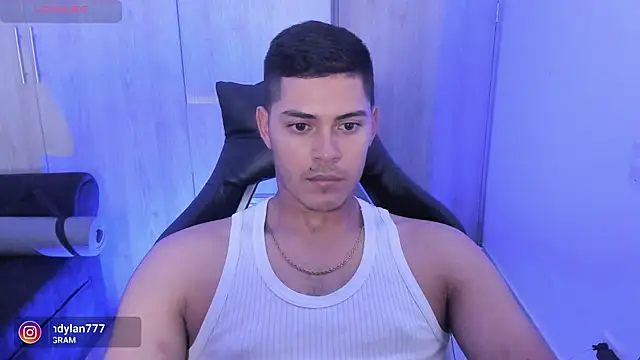 Snapshot of Iamdylan777 chatting on February 18, 1:43 am Iamdylan777 online show from February 18, 1:43 am