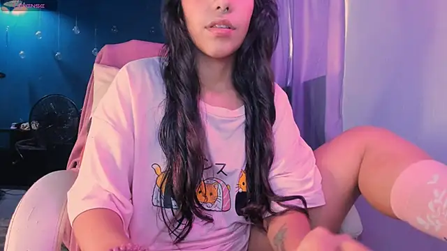 Snapshot of AllisonCatUwU chatting on February 10, 8:21 pm AllisonCatUwU online show from February 10, 8:21 pm