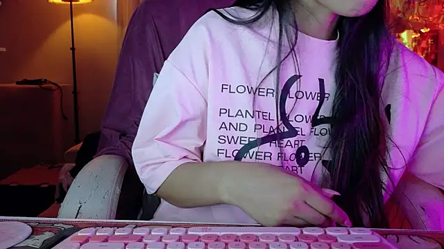 AllisonCatUwU online show from June 17, 4:17 pm