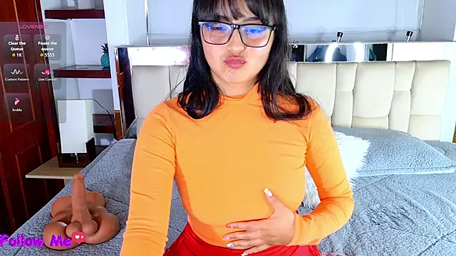 Snapshot of scarlleth_ chatting on October 31, 12:13 pm scarlleth online show from October 31, 12:13 pm