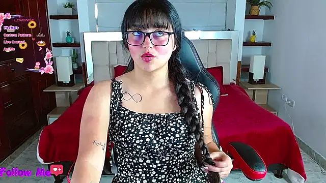 Snapshot of scarlleth_ chatting on March 20, 12:11 pm scarlleth online show from March 20, 12:11 pm