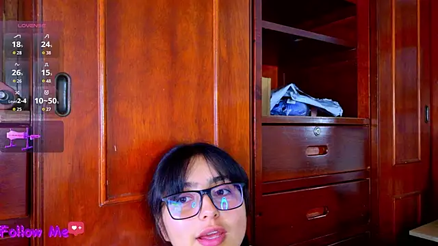 Snapshot of scarlleth_ chatting on November 13, 12:09 pm scarlleth online show from November 13, 12:09 pm