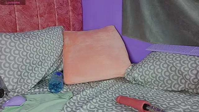 scarlleth  online show from February 17, 1:41 pm