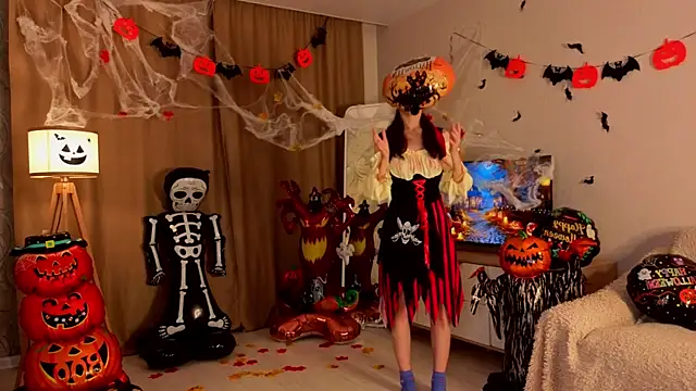 Snapshot of BettyBrowni chatting on October 29, 4:28 pm BettyBrowni online show from October 29, 4:28 pm