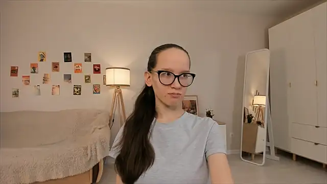 Snapshot of BettyBrowni chatting on March 12, 4:13 pm BettyBrowni online show from March 12, 4:13 pm