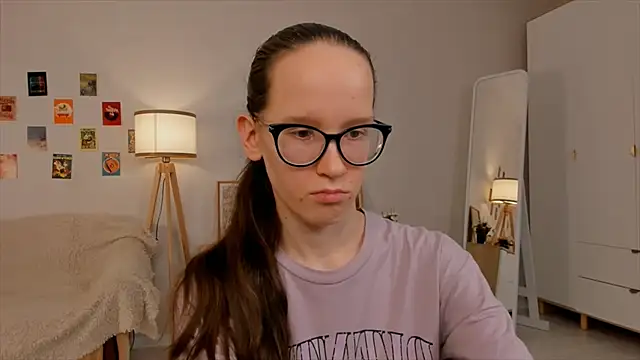 Snapshot of BettyBrowni chatting on March 13, 7:17 pm BettyBrowni online show from March 13, 7:17 pm