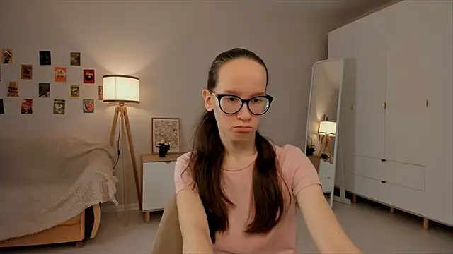 Snapshot of BettyBrowni chatting on March 15, 4:10 pm BettyBrowni online show from March 15, 4:10 pm