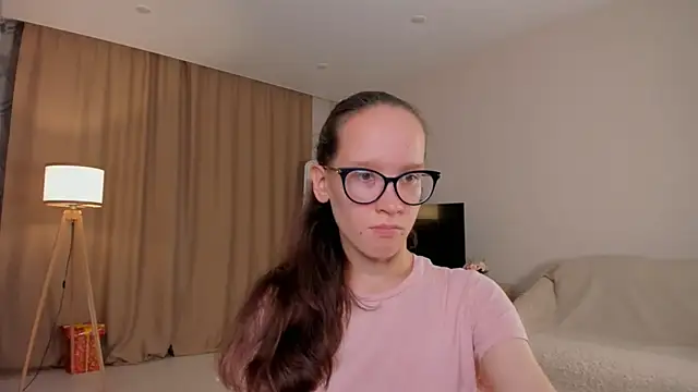 Snapshot of BettyBrowni chatting on October 5, 4:09 pm BettyBrowni online show from October 5, 4:09 pm