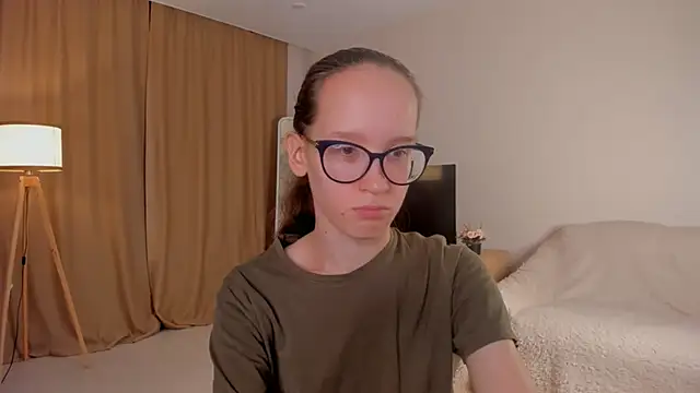 Snapshot of BettyBrowni chatting on October 21, 4:50 pm BettyBrowni online show from October 21, 4:50 pm