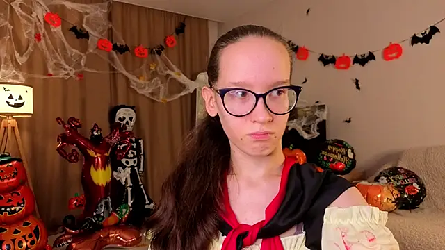 Snapshot of BettyBrowni chatting on October 31, 4:03 pm BettyBrowni online show from October 31, 4:03 pm