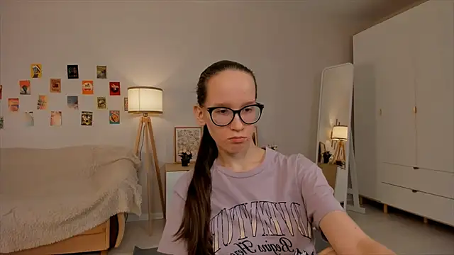 Snapshot of BettyBrowni chatting on March 14, 1:37 am BettyBrowni online show from March 14, 1:37 am