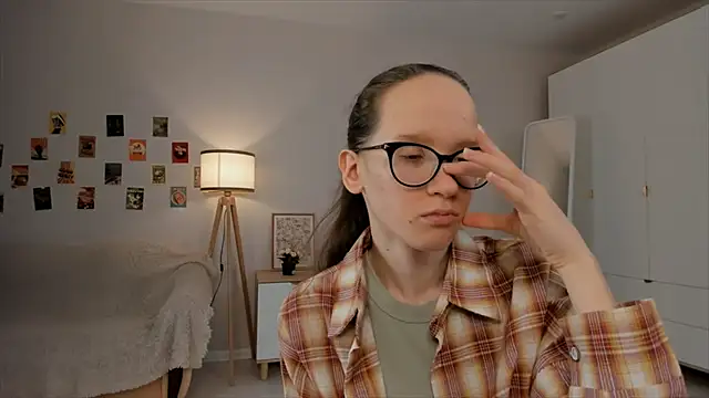 Snapshot of BettyBrowni chatting on March 17, 10:19 pm BettyBrowni online show from March 17, 10:19 pm