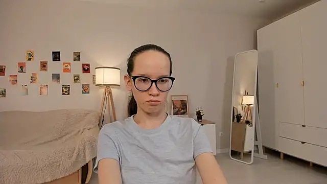 Snapshot of BettyBrowni chatting on March 12, 10:17 pm BettyBrowni online show from March 12, 10:17 pm