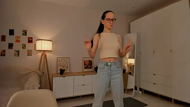 Snapshot of BettyBrowni chatting on March 16, 10:20 pm BettyBrowni online show from March 16, 10:20 pm