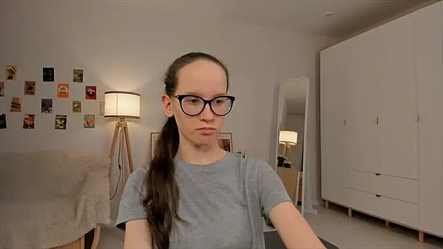 Snapshot of BettyBrowni chatting on March 23, 1:31 am BettyBrowni online show from March 23, 1:31 am