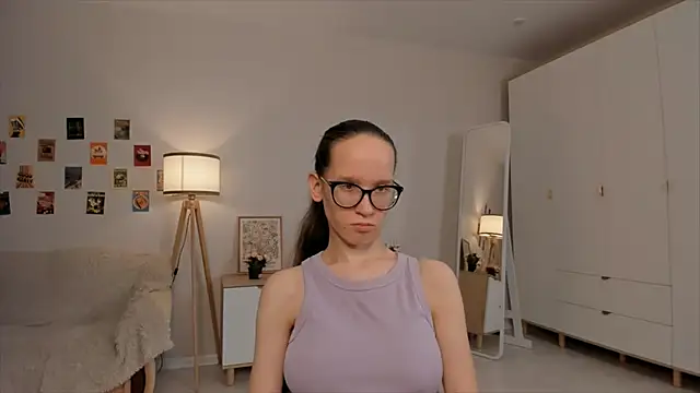 Snapshot of BettyBrowni chatting on March 10, 7:07 pm BettyBrowni online show from March 10, 7:07 pm