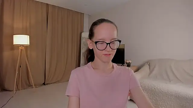 Snapshot of BettyBrowni chatting on October 18, 4:09 pm BettyBrowni online show from October 18, 4:09 pm