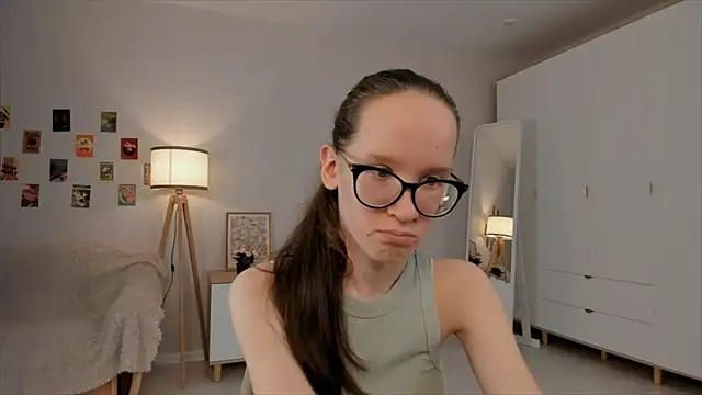 Snapshot of BettyBrowni chatting on March 17, 7:15 pm BettyBrowni online show from March 17, 7:15 pm