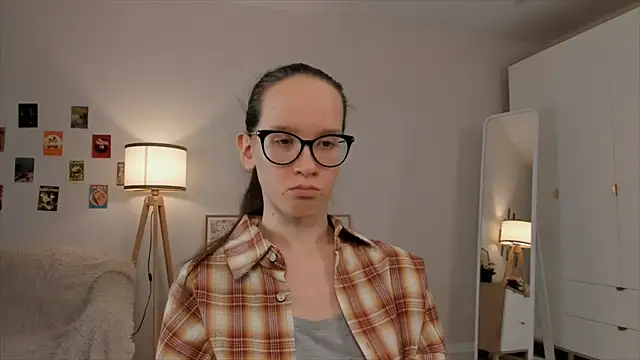 Snapshot of BettyBrowni chatting on March 20, 7:14 pm BettyBrowni online show from March 20, 7:14 pm