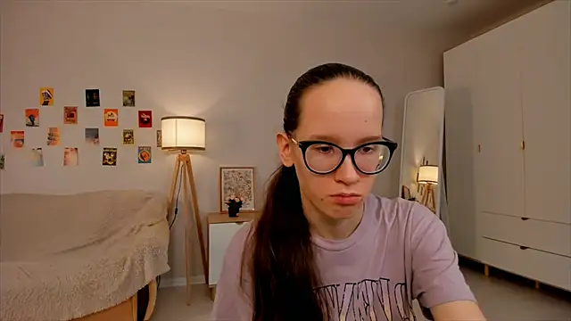 Snapshot of BettyBrowni chatting on March 13, 4:12 pm BettyBrowni online show from March 13, 4:12 pm