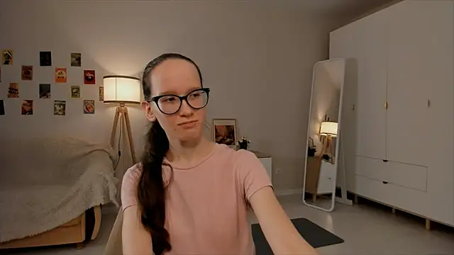 Snapshot of BettyBrowni chatting on March 15, 7:16 pm BettyBrowni online show from March 15, 7:16 pm