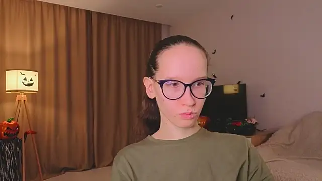 Snapshot of BettyBrowni chatting on November 18, 4:21 pm BettyBrowni online show from November 18, 4:21 pm