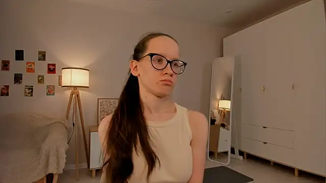 Snapshot of BettyBrowni chatting on March 17, 1:24 am BettyBrowni online show from March 17, 1:24 am