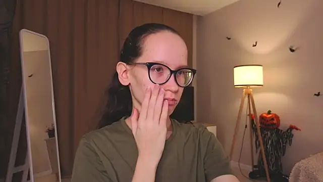 Snapshot of BettyBrowni chatting on December 5, 4:05 pm BettyBrowni online show from December 5, 4:05 pm