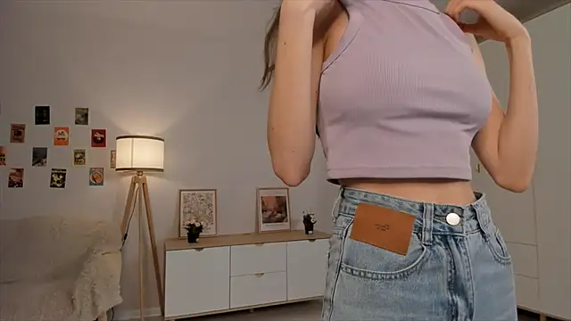 Snapshot of BettyBrowni chatting on March 10, 10:13 pm BettyBrowni online show from March 10, 10:13 pm