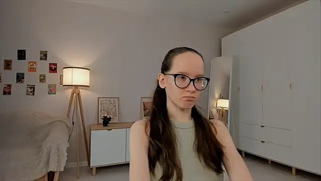 Snapshot of BettyBrowni chatting on March 17, 4:11 pm BettyBrowni online show from March 17, 4:11 pm