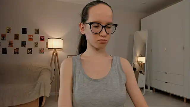 Snapshot of BettyBrowni chatting on March 21, 1:45 am BettyBrowni online show from March 21, 1:45 am