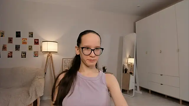 Snapshot of BettyBrowni chatting on March 10, 4:03 pm BettyBrowni online show from March 10, 4:03 pm