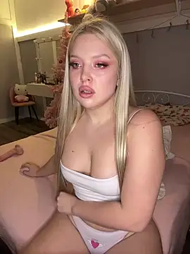 Snapshot of touchme_now chatting on January 16, 1:47 pm touchme now online show from January 16, 1:47 pm