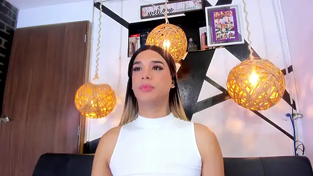 victoria aleia  online show from October 25, 9:37 pm