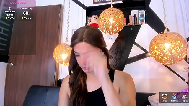 victoria aleia  online show from January 14, 11:30 pm