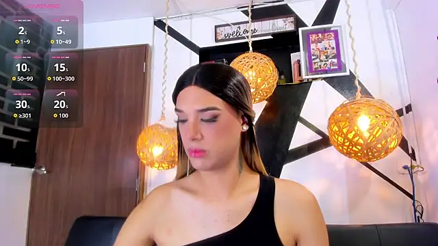 victoria aleia  online show from October 27, 10:00 pm