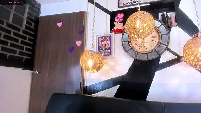 victoria aleia  online show from March 13, 12:15 am